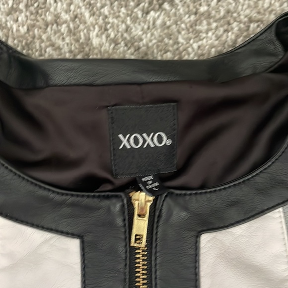 Moto style jacket that fits like a small - Picture 3 of 13